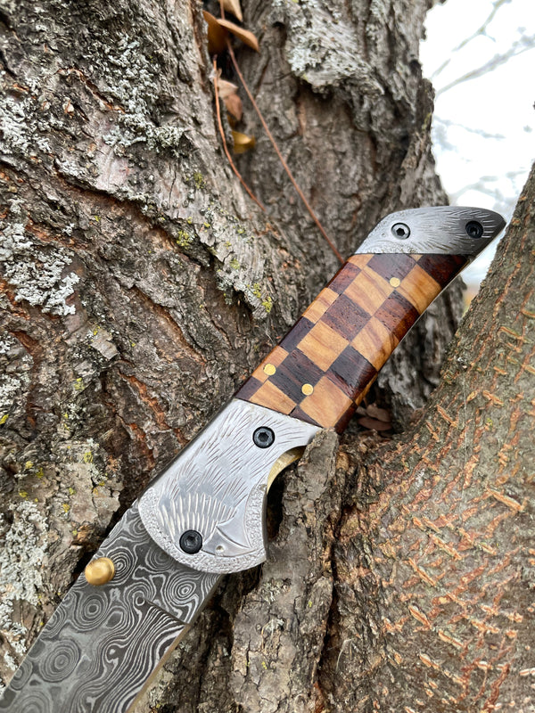 Damascus Steel Eagle Engraved Checkered Pocket Knife TK-041